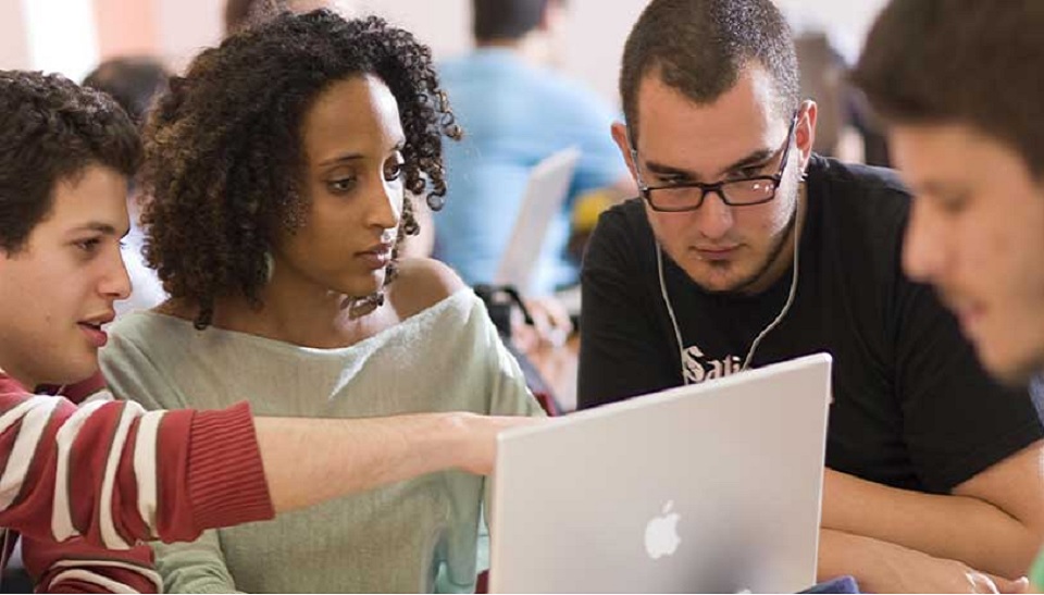 Angola: Lusófona com projecto de expansão