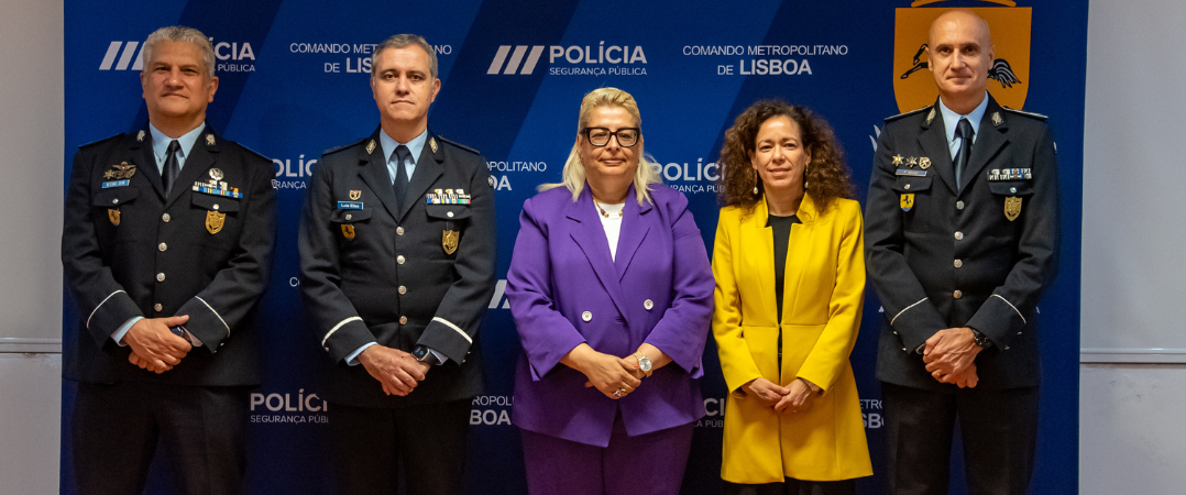 Assinatura do protocolo de colaboração entre a Escola de Comércio de Lisboa e o Comando Metropolitano de Lisboa da PSP Assinatura do protocolo de colaboração entre a Escola de Comércio de Lisboa e o Comando Metropolitano de Lisboa da PSP