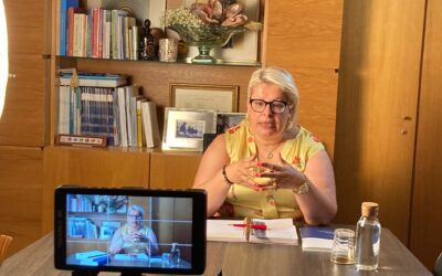 Por que persistem as desigualdades de género? Mulheres mais qualificadas, mas cada vez mais longe da liderança.